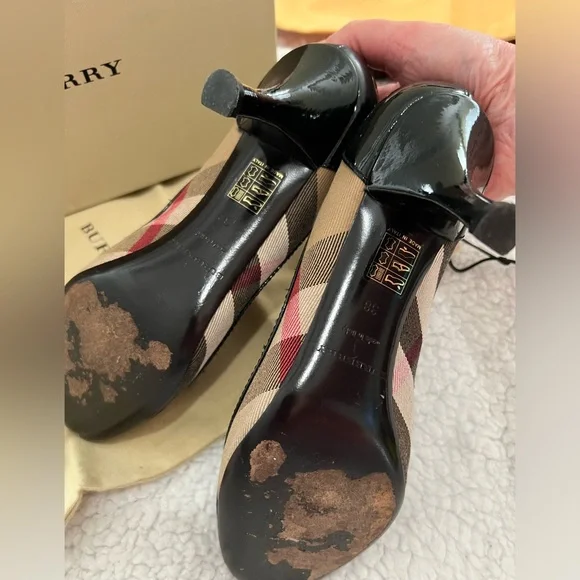 Burberry low heel size 8 - Picture 7 of 7